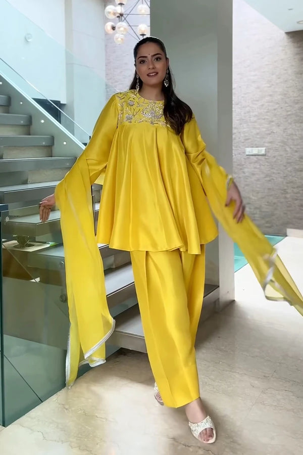 Surbhi Sethi in Twist Suit Set