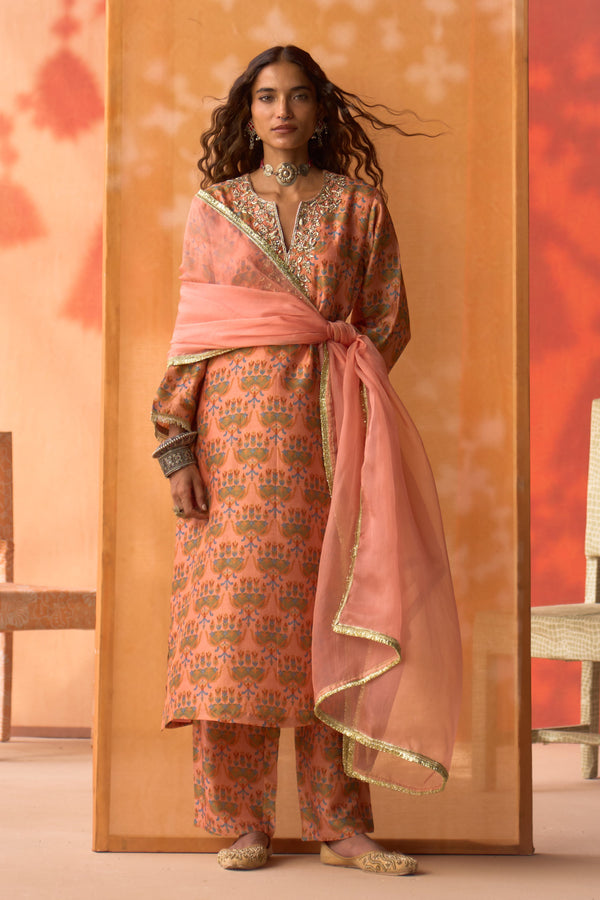 Gul Naksh Silk Kurta Set