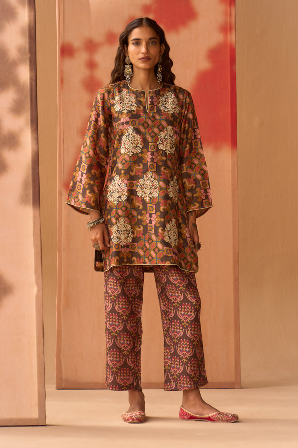 Mehrun Buta Silk Kurta Set